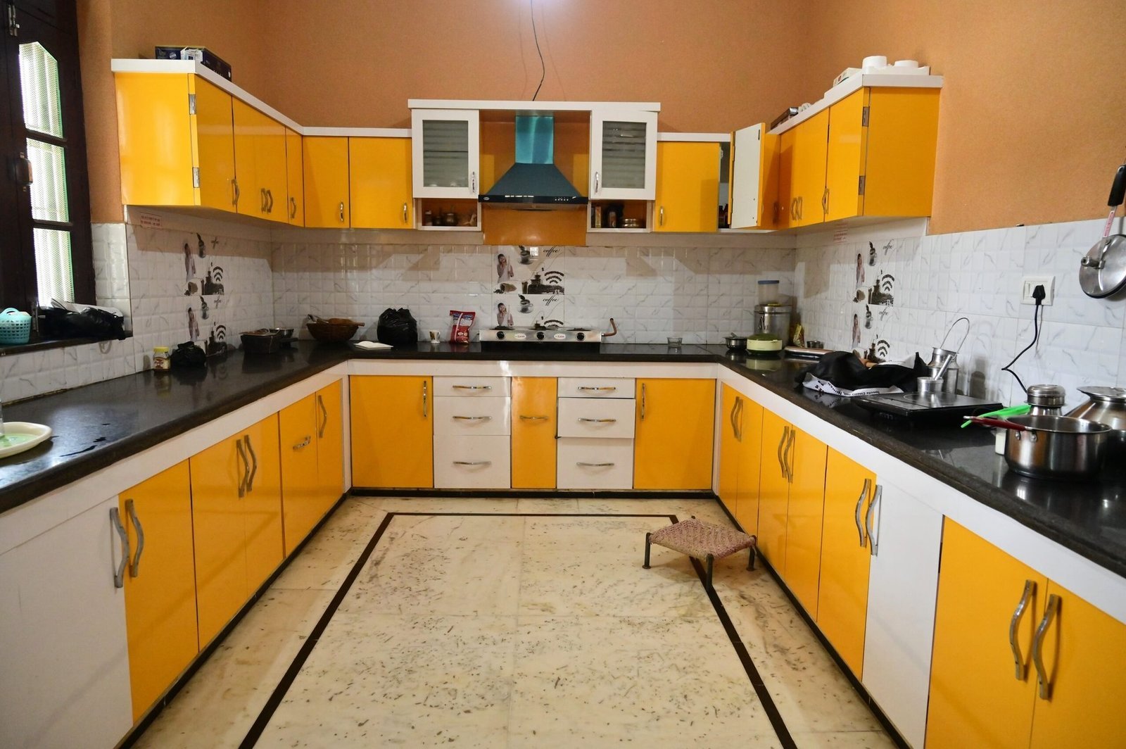 Marble textured kitchen wall paint